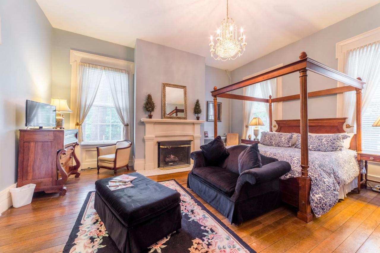 Bourbon Manor Bed & Breakfast Inn Bardstown Esterno foto