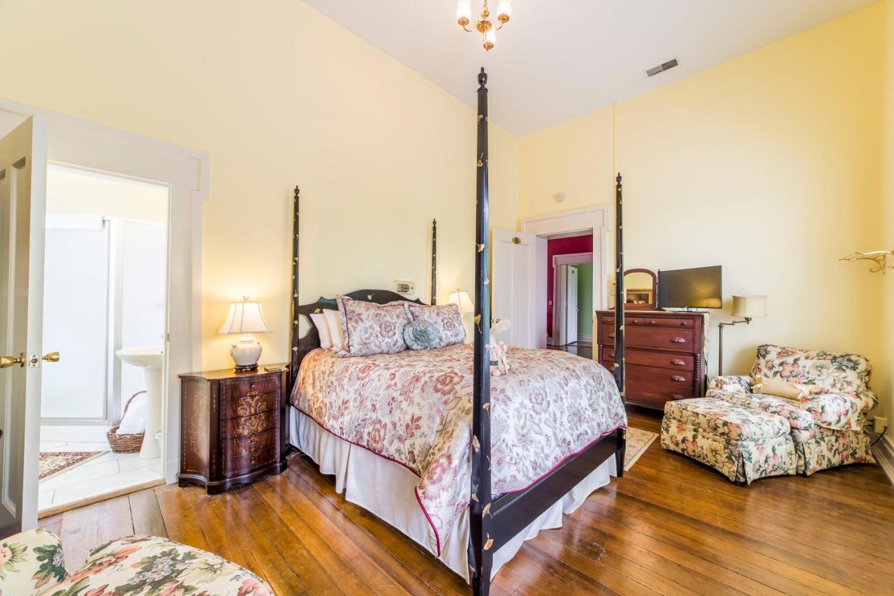 Bourbon Manor Bed & Breakfast Inn Bardstown Esterno foto