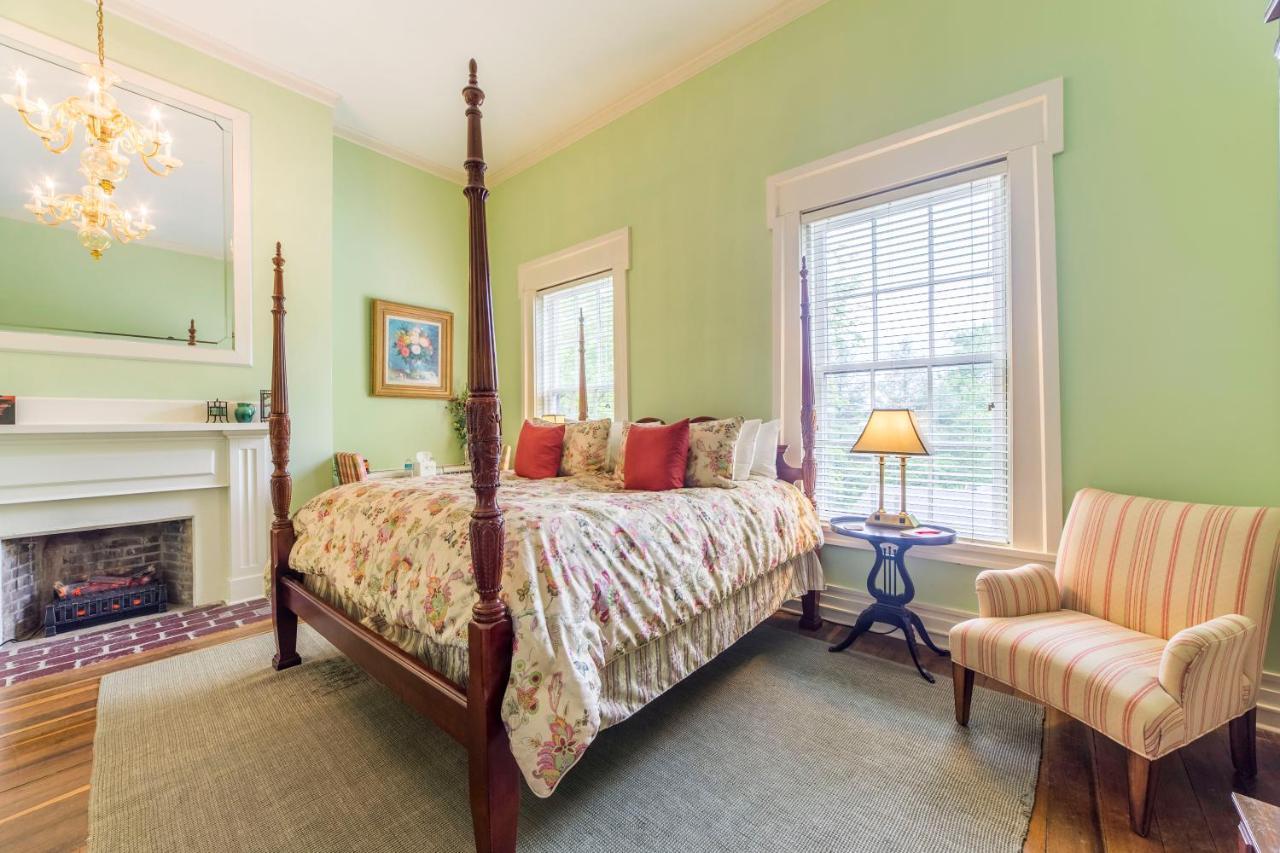 Bourbon Manor Bed & Breakfast Inn Bardstown Esterno foto