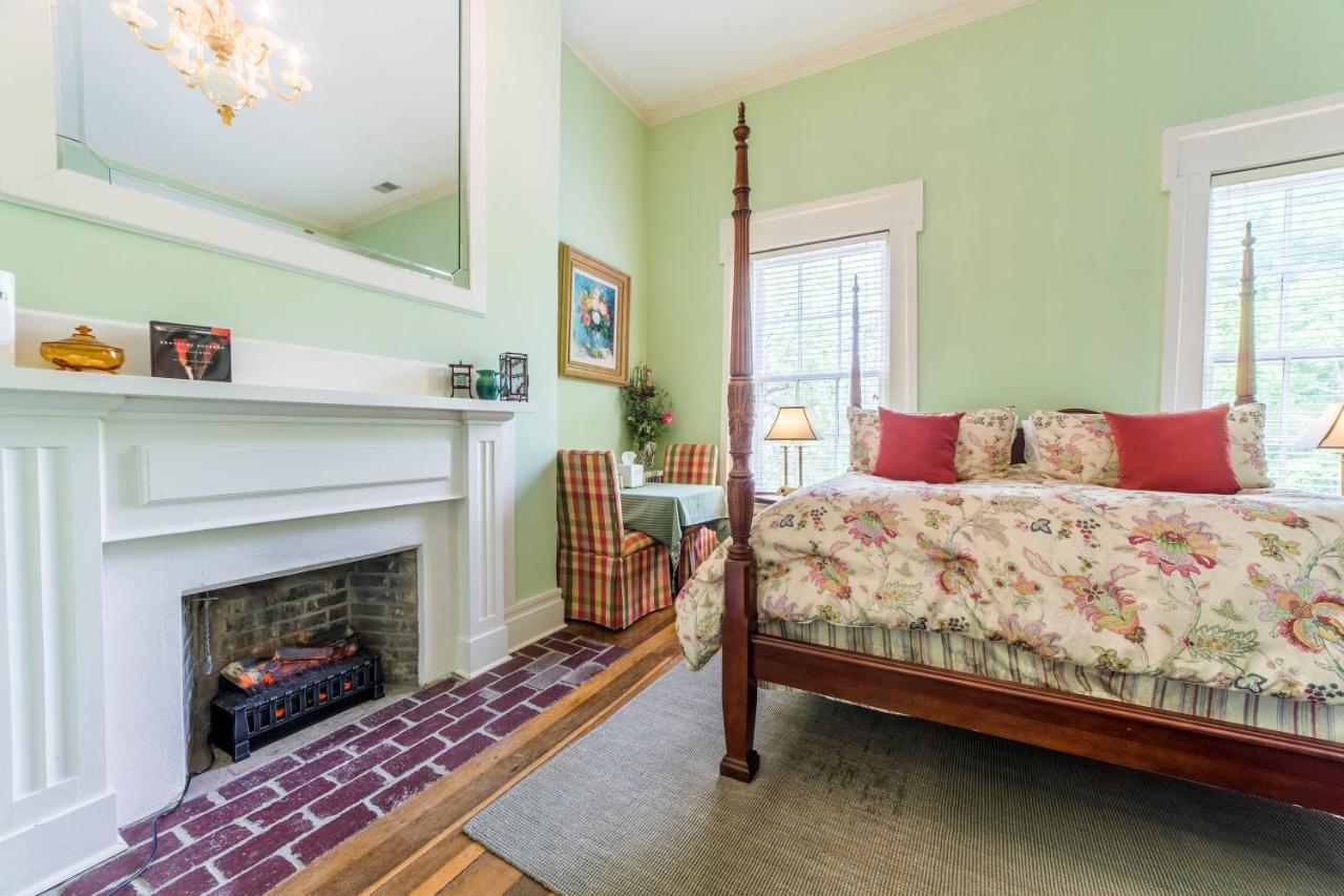 Bourbon Manor Bed & Breakfast Inn Bardstown Esterno foto