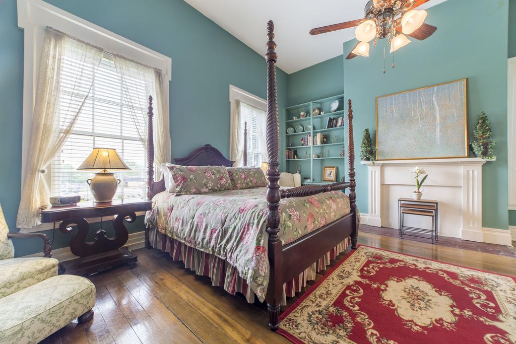 Bourbon Manor Bed & Breakfast Inn Bardstown Esterno foto